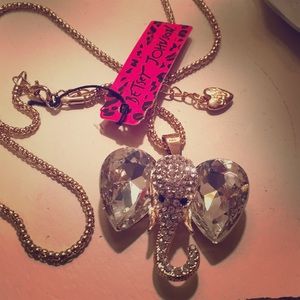 Betsey Johnson cleat stone elephant necklace